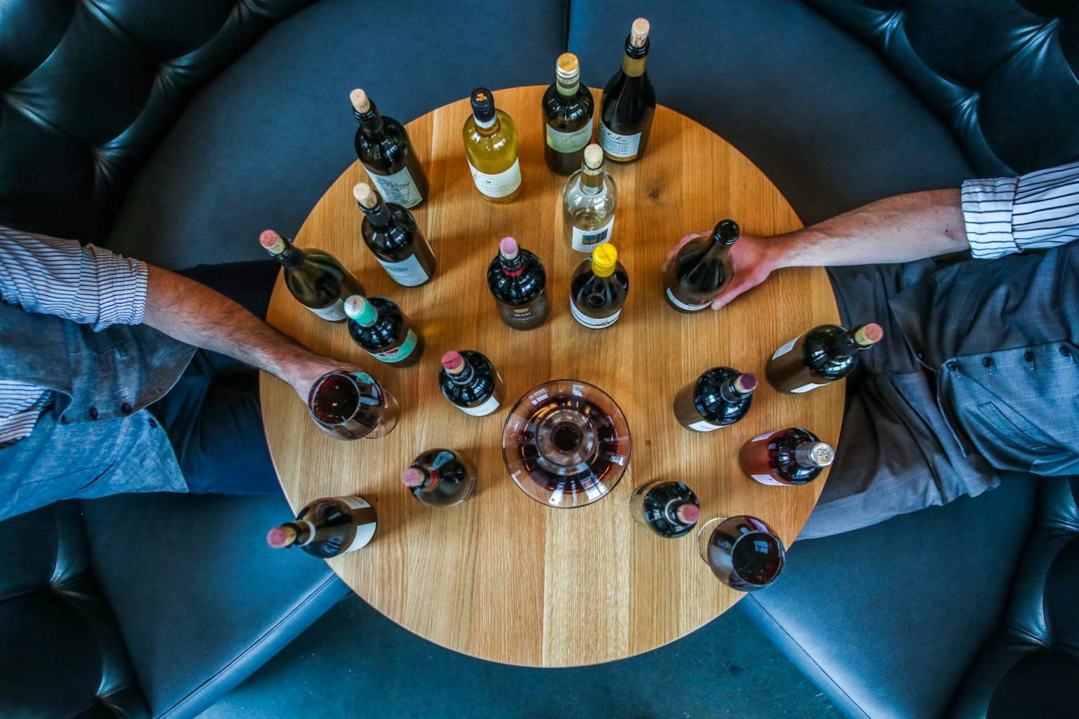 Tire-bouchon parmi les accessoires vin essentiels