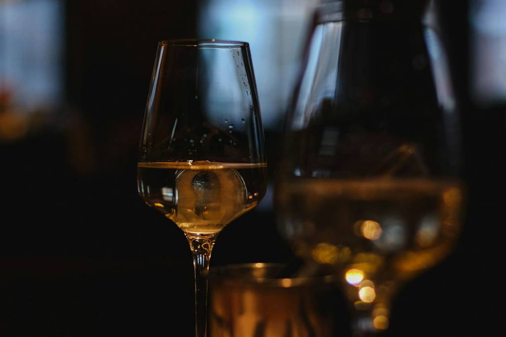 Verres à pied, premiers accessoires vin pour la dégustation