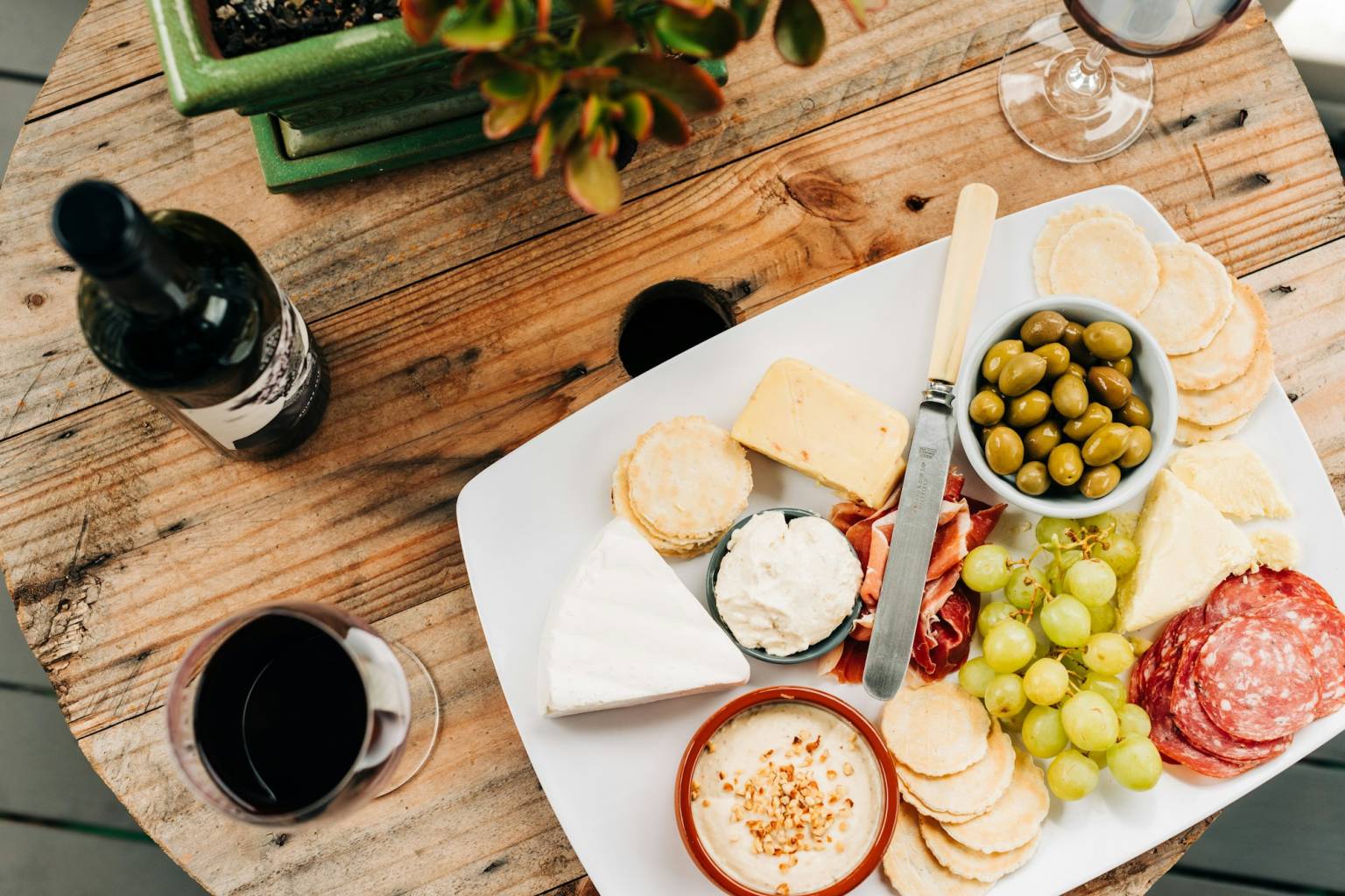 Plateau de fromages variés pour des accords fromages et vins