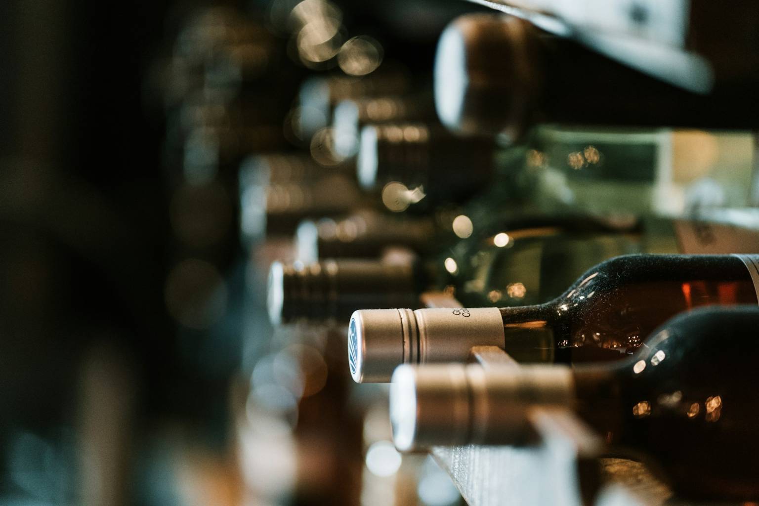 Cave d'un passionné, point de départ d'un cadeau pour amateur de vin