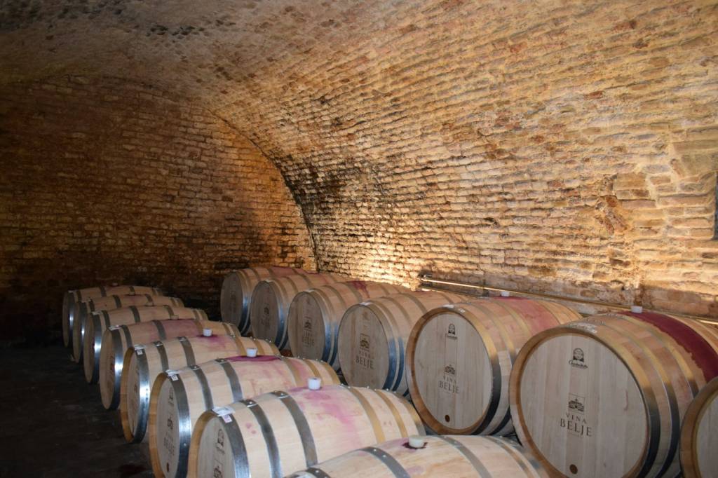 Cave voûtée en pierre, témoin de l’histoire des vins du Luberon