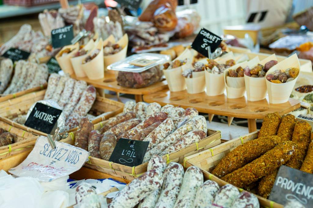 Marché d'hiver où se vend la truffe noire de Provence