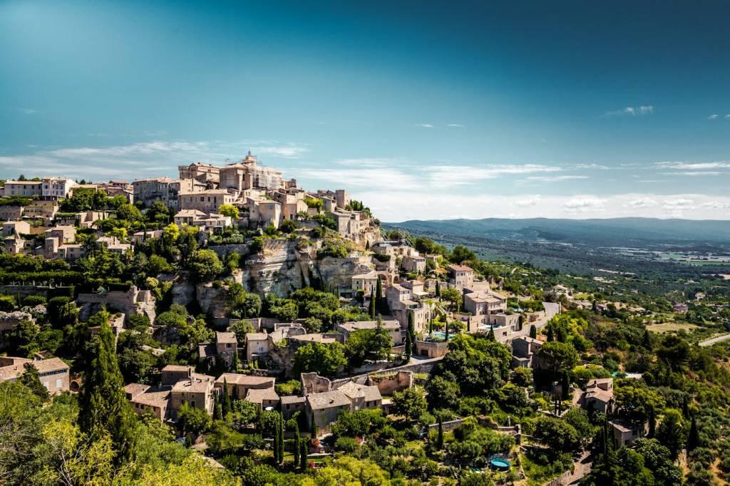 Village perché au cœur du terroir des vins du Luberon